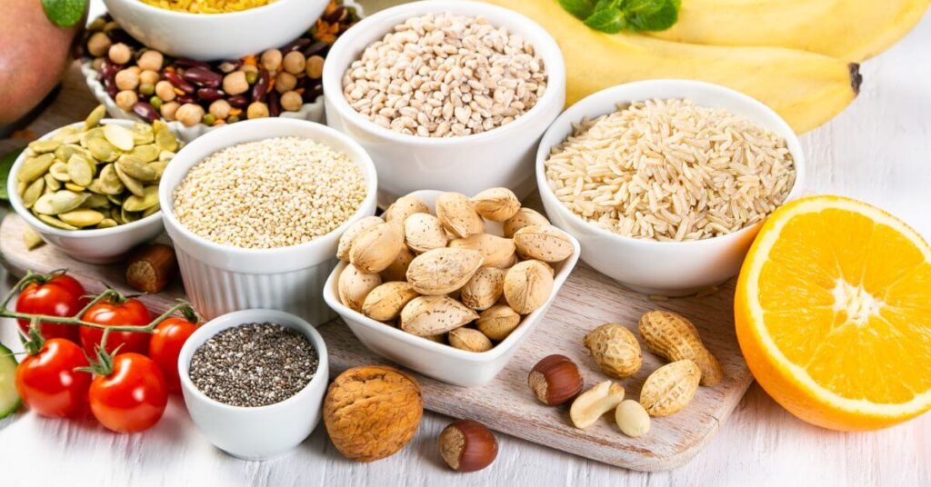 Various carbohydrates are set out, among them tomatoes, bananas, rice, barley, quinoa, chia seeds and pumpkin seeds, long term weight loss management